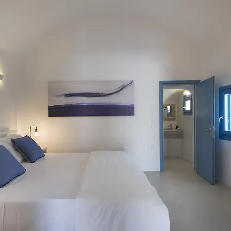 Akrotiri Cove Villa