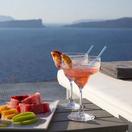 Akrotiri Cove Villa